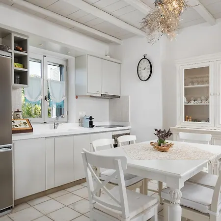 Kohyli By Meditera Isterni (Paros)